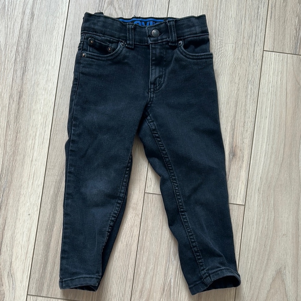 Levi’s Sleek Black Slim Fit Jeans